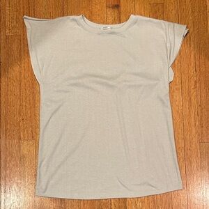 LuLaRoe Light Gray Muscle Tee Size Medium